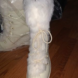 Ralph Lauren white fur lined boots nwt